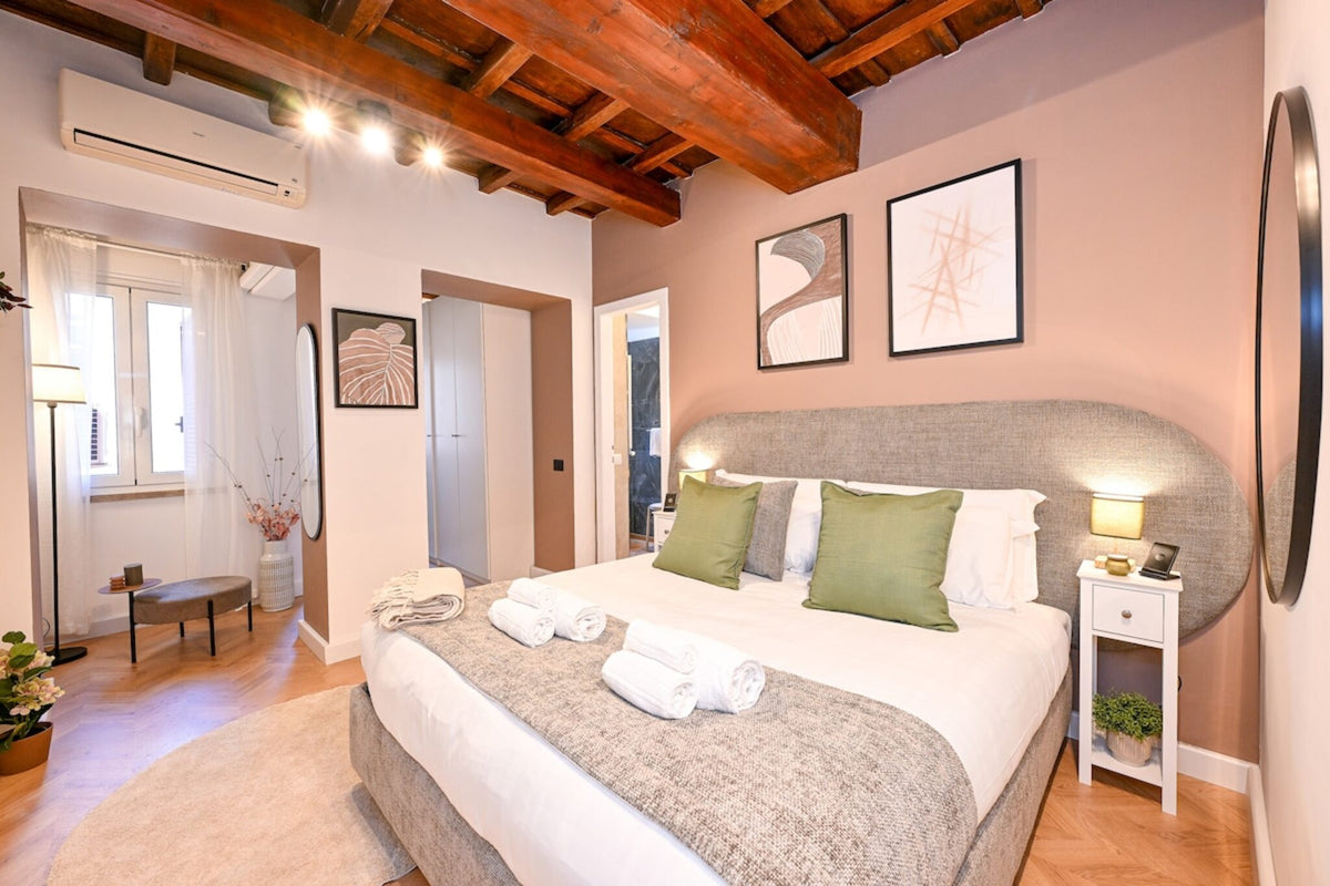 Colonna Charm
