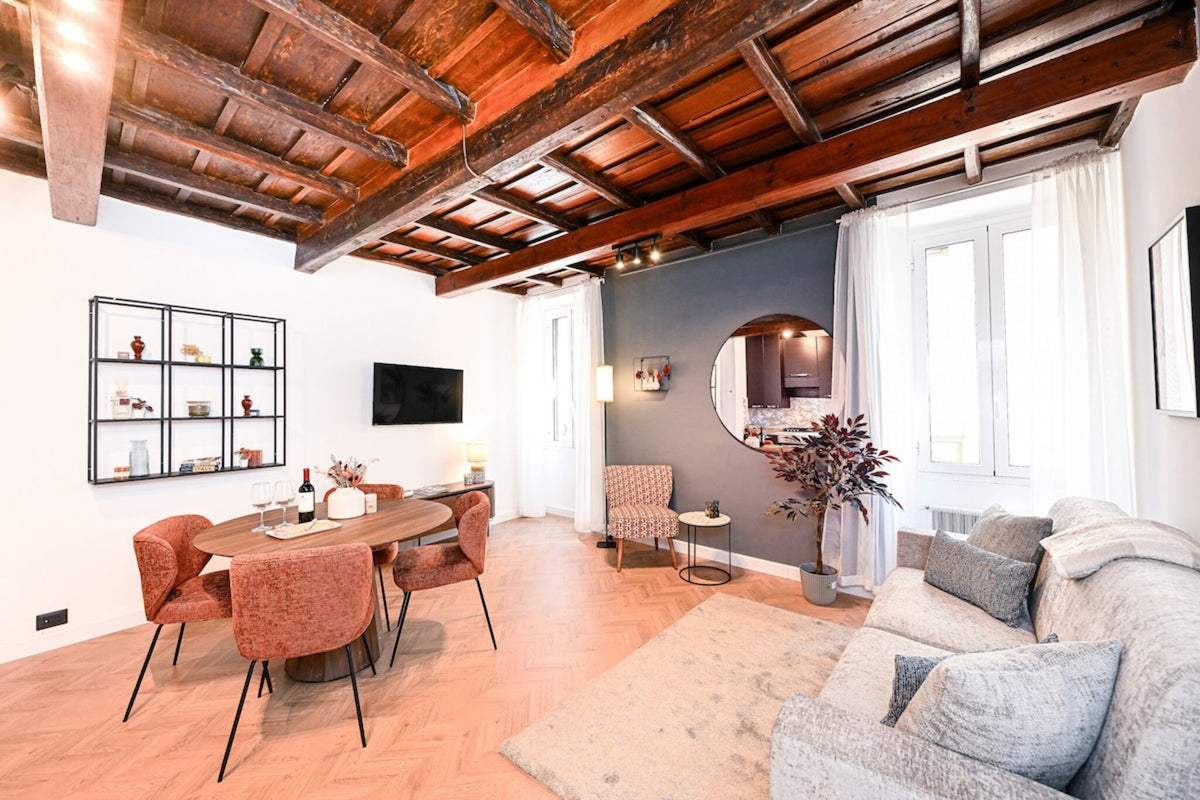 Colonna Charm